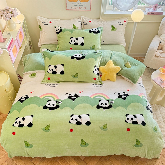 91家纺网 家纺一手货源 找家纺 名兮 2024新款卡通时尚风高克重牛奶绒四件套 彩虹熊猫-果绿