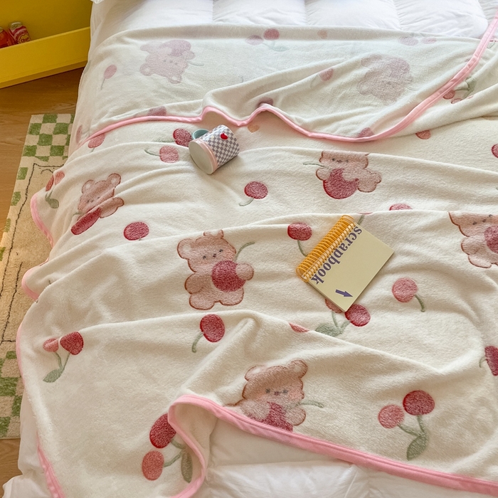 91家纺网 家纺一手货源 找家纺 慕尚家纺 2025新款高克重加厚雪花绒毛毯毯子 樱桃熊