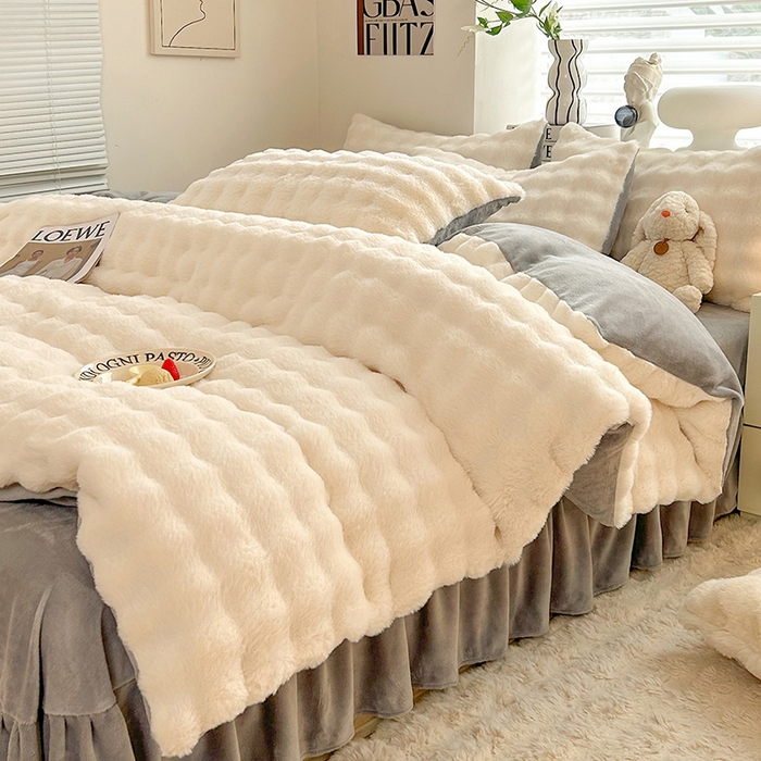 91家纺网 家纺一手货源 找家纺 欧冠家纺 2024秋冬新款纯色泡泡绒和七彩泡泡床裙款四件套 蓝泡泡-奶白灰