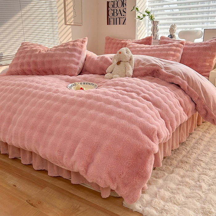 91家纺网 家纺一手货源 找家纺 欧冠家纺 2024秋冬新款纯色泡泡绒和七彩泡泡床裙款四件套 泡泡-甜心粉