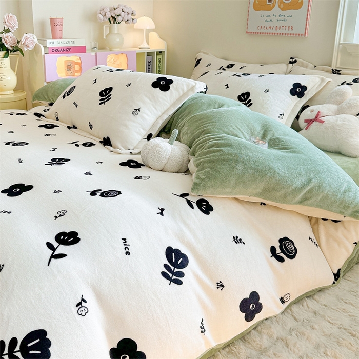 91家纺网 家纺一手货源 找家纺 名兮 2024新款卡通时尚风高克重牛奶绒四件套 花溪