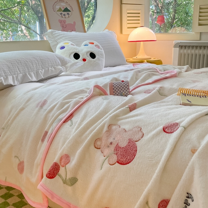 91家纺网 家纺一手货源 找家纺 慕尚家纺 2025新款高克重加厚雪花绒毛毯毯子 樱桃熊