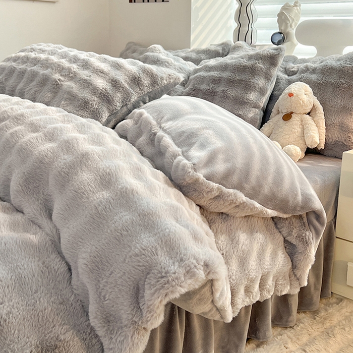 91家纺网 家纺一手货源 找家纺 欧冠家纺 2024秋冬新款纯色泡泡绒和七彩泡泡床裙款四件套 泡泡-高级灰