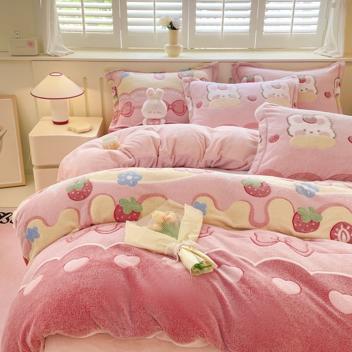 91家纺网 家纺一手货源 找家纺 沐慕 2024新款卡通印花雪花绒四件套加厚牛奶绒四件套 蛋糕兔