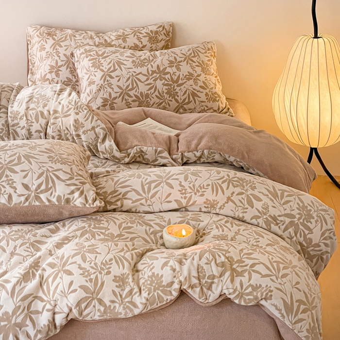 91家纺网 家纺一手货源 找家纺 雅居纺家纺 2024新款花卉雕花绒四件套 花漾-米驼