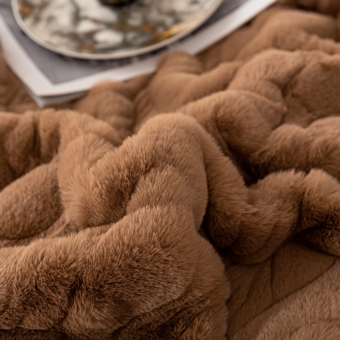 91家纺网 家纺一手货源 找家纺 凯轩毛毛毯毯子网销专供 2024新款精品仿裘皮毛毯毯子 沙漠红