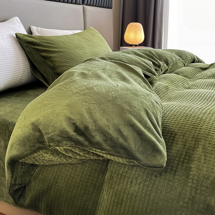 91家纺网 家纺一手货源 找家纺 雅居纺家纺 2024新款简约风雕花绒四件套 华夫格绒-墨绿