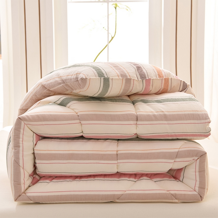 91家纺网 家纺一手货源 找家纺 圣楚家纺 2024新款绗缝保暖印花冬被 彩条