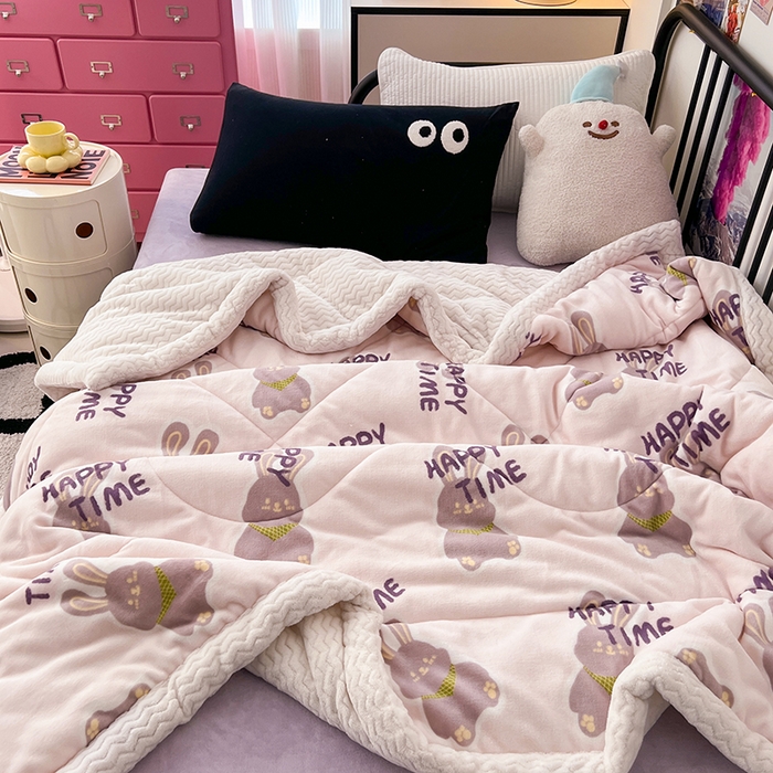 91家纺网 家纺一手货源 找家纺 HL原创 2024新款三层加厚牛奶绒盖毯被毯子 三层加厚盖毯被-紫韵兔兔