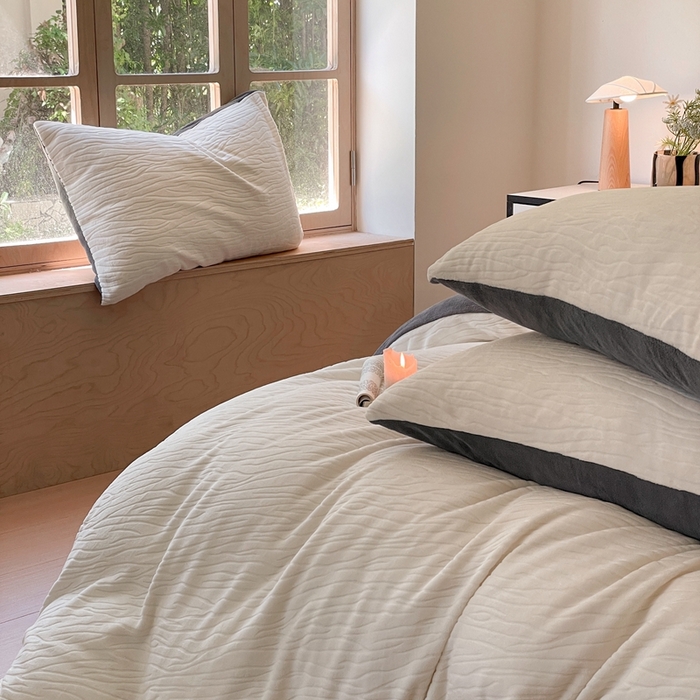 91家纺网 家纺一手货源 找家纺 雅居纺家纺 2024新款简约风雕花绒四件套 威廉-白