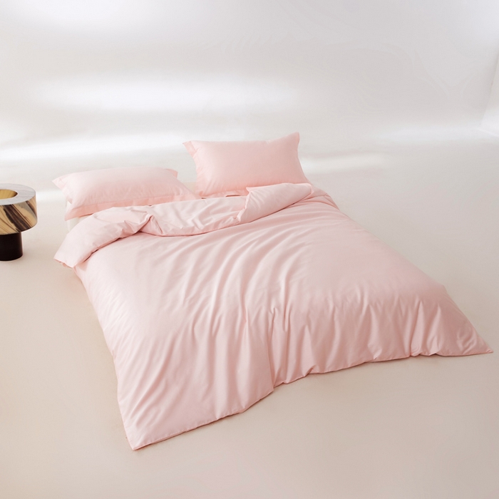 91家纺网 家纺一手货源 找家纺 轩和家居 2024新款简约纯色50s长绒棉贡缎四件套 夏恋粉