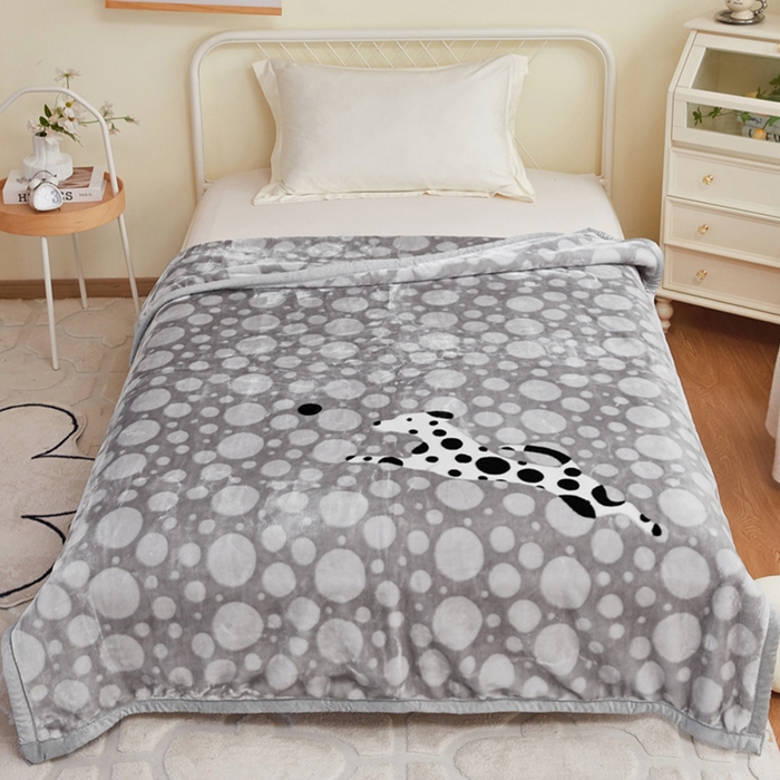 91家纺网 家纺一手货源 找家纺 凯轩毛毛毯毯子网销专供 2024新款双层学生云毛毯毯子 斑点狗-灰