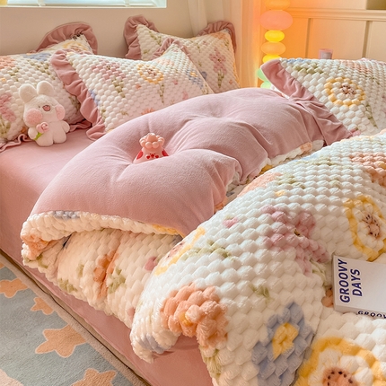 91家纺网 家纺一手货源 找家纺 （总）羚羊语家纺 2024新款230克提花豆豆绒牛奶绒四件套