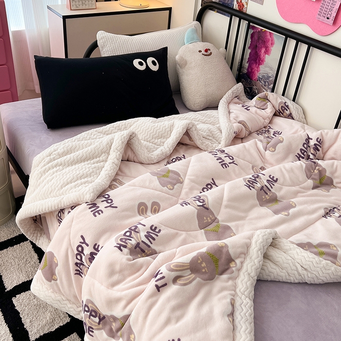 91家纺网 家纺一手货源 找家纺 HL原创 2024新款三层加厚牛奶绒盖毯被毯子 三层加厚盖毯被-紫韵兔兔