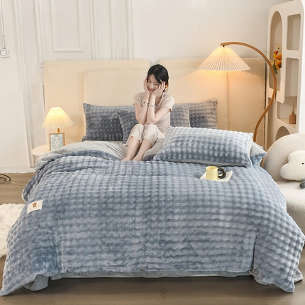 91家纺网 家纺一手货源 找家纺 卡迪亚家纺 2024新款亲肤舒适泡泡绒四件套 雾霾蓝