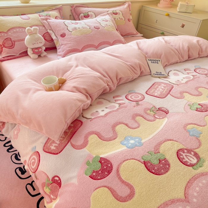 91家纺网 家纺一手货源 找家纺 沐慕 2024新款卡通印花雪花绒四件套加厚牛奶绒四件套 蛋糕兔