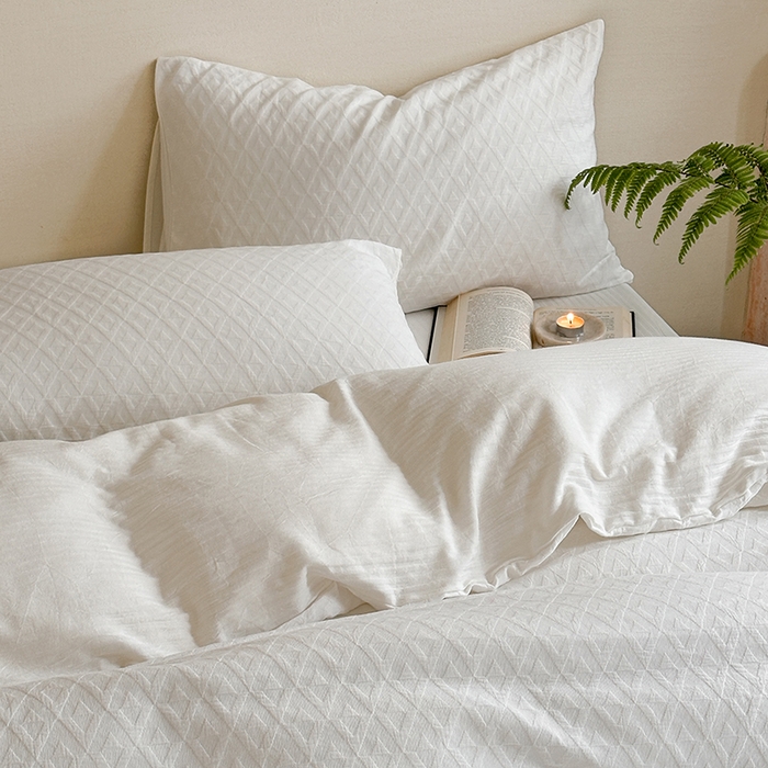 91家纺网 家纺一手货源 找家纺 梦享生活家居 2024新款全棉三层提花肌理纹系列四件套 提花格趣