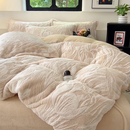 91家纺网 家纺一手货源 找家纺 （总）昊川2025新款高克重330g兔毛仿皮草超奢3D立体浮雕绒四件套9斤