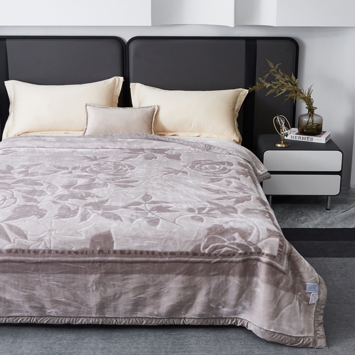 91家纺网 家纺一手货源 找家纺 凯轩毛毛毯毯子网销专供 2024新款新中式大版印花双层云毛毯毯子 谜恋