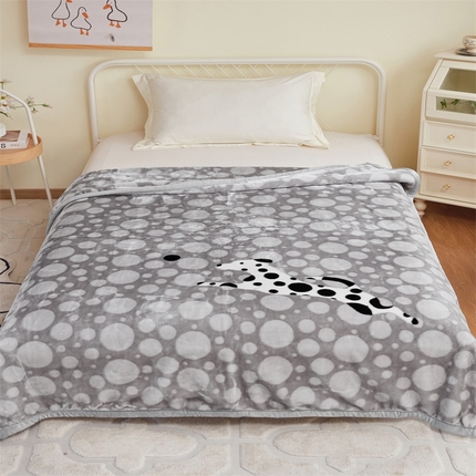 91家纺网 家纺一手货源 找家纺 凯轩毛毛毯毯子网销专供 2024新款双层学生云毛毯毯子 斑点狗-灰