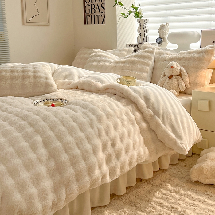 91家纺网 家纺一手货源 找家纺 欧冠家纺 2024秋冬新款纯色泡泡绒和七彩泡泡床裙款四件套 泡泡-奶白色