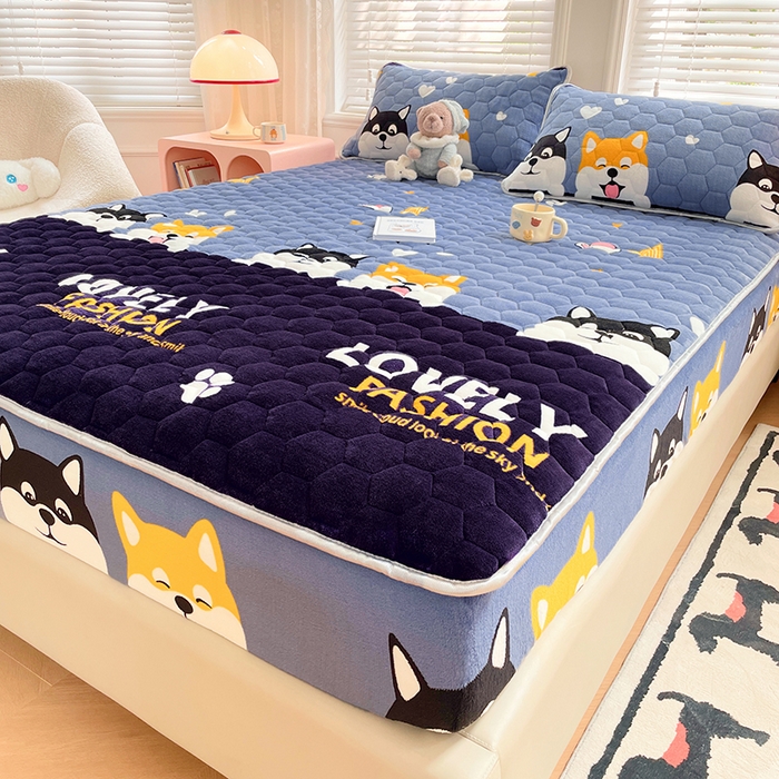 91家纺网 家纺一手货源 找家纺 （总）梦舒羽 2025新款牛奶绒夹棉床笠三件套床罩床单床盖护垫套