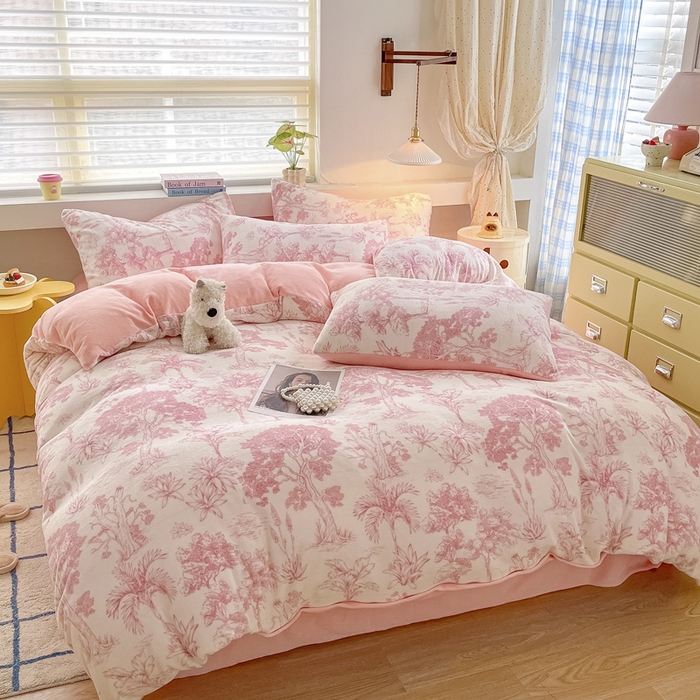 91家纺网 家纺一手货源 找家纺 雅居纺家纺 2024新款高克重印花牛奶绒四件套 幻境-粉