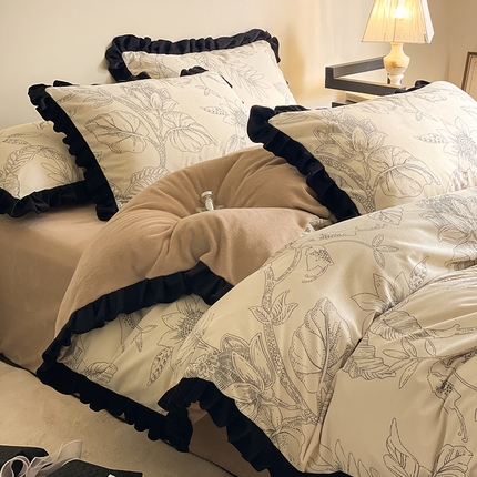 91家纺网 家纺一手货源 找家纺 羚羊语家纺 2024新款轻法式赫本风灯芯绒四件套提花立体韩版花边牛奶绒三件套 羽叶