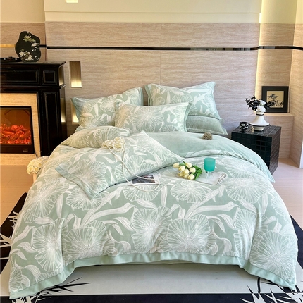 91家纺网 家纺一手货源 找家纺 （总）佰亿莱 2024新款高克重雕花牛奶绒轻奢拼角四件套