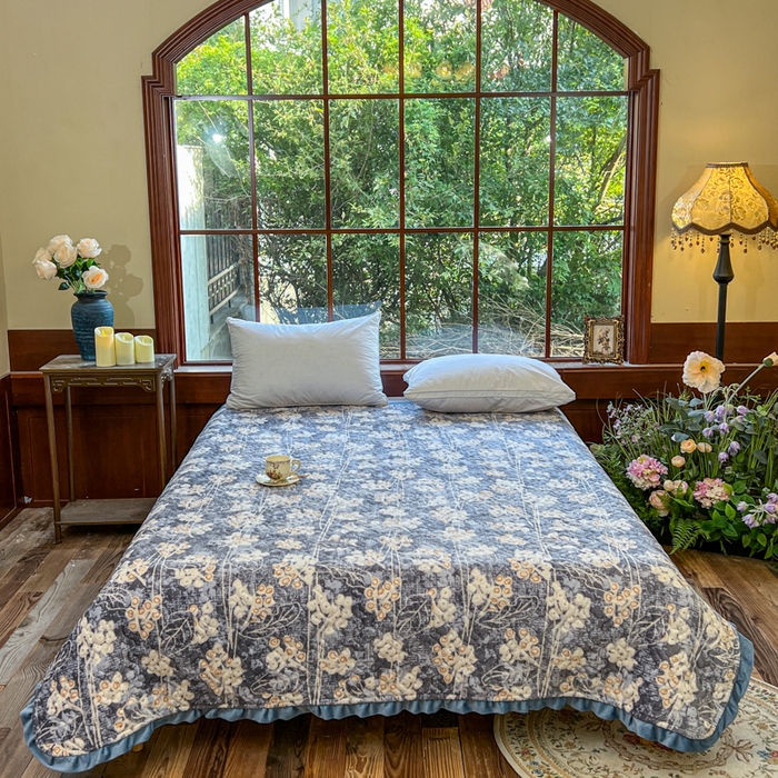 91家纺网 家纺一手货源 找家纺 梵克保罗 2024新款亲肤舒适牛奶绒花边单床盖 流光岁月