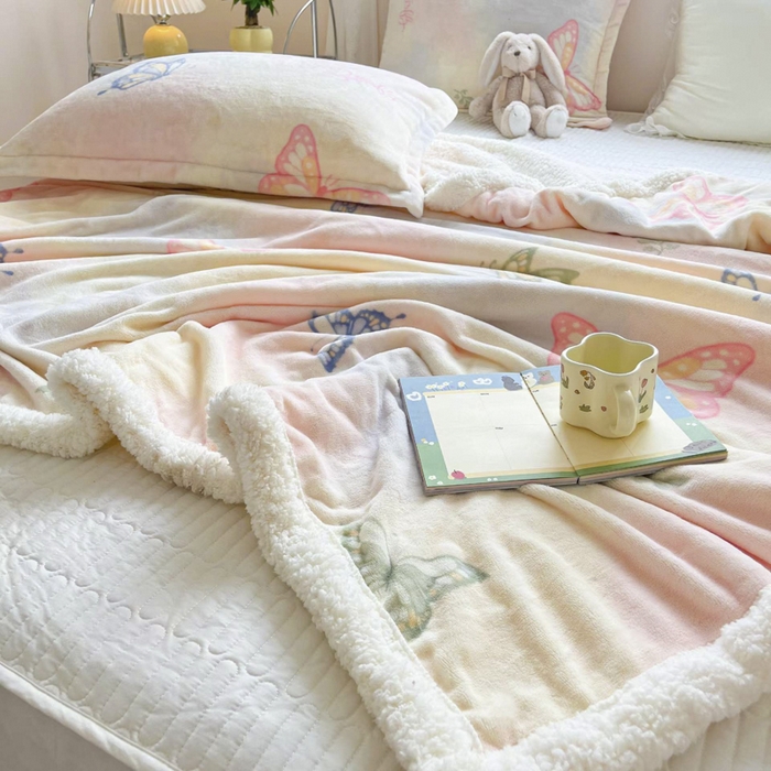 91家纺网 家纺一手货源 找家纺 沐慕 2024新款AB版牛奶绒拼羊羔绒毛毯毯子 毛毯-蝴蝶飘飘