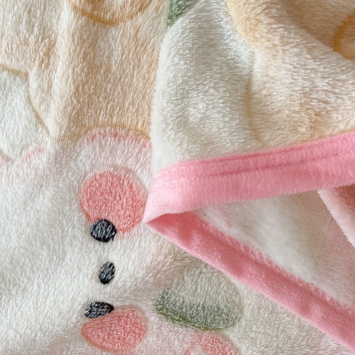 91家纺网 家纺一手货源 找家纺 慕尚家纺 2025新款高克重加厚雪花绒毛毯毯子 草莓兔