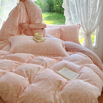 91家纺网 家纺一手货源 找家纺 （总）昊川家纺 2025新款直播热款短毛绒牛奶绒四件套立体雕花四件套