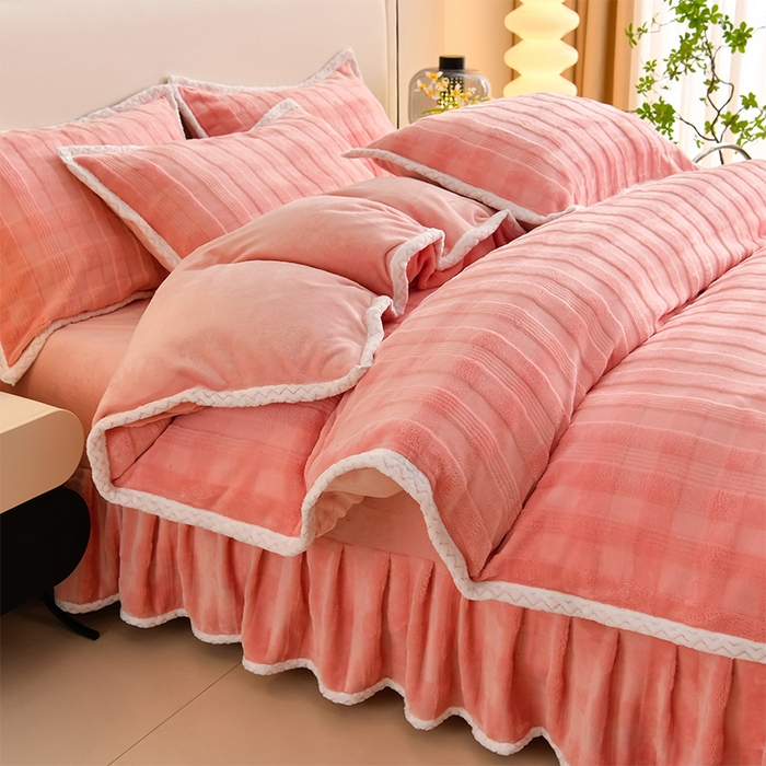 91家纺网 家纺一手货源 找家纺 星窝家纺 2025新款直播热推8D立体雕花工艺加厚牛奶绒四件套（控价标准不低于139） 时尚格调粉