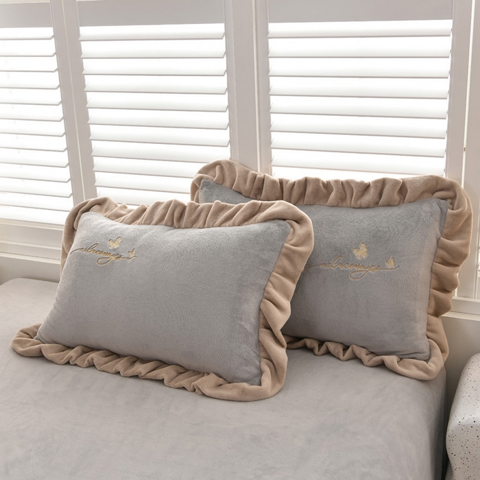 91家纺网 家纺一手货源 找家纺 氧家 2024新款韩版牛奶绒绣花四件套--蝶恋 羽蝶-浅灰