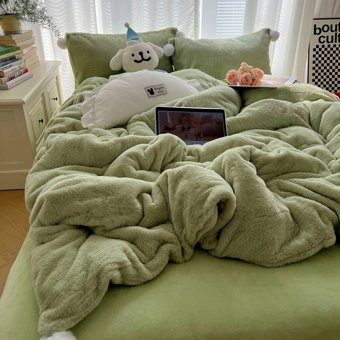 91家纺网 家纺一手货源 找家纺 金爱家 2024新款A类兔毛毛球350克立体牛奶绒四件套 毛球纯色-青绿