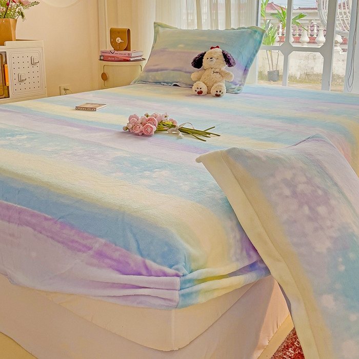 91家纺网 家纺一手货源 找家纺 名兮 2024卡通时尚风高克重牛奶绒床笠 彩色的梦