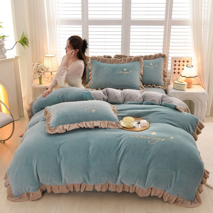 91家纺网 家纺一手货源 找家纺 氧家 2024新款韩版牛奶绒绣花四件套--蝶恋 羽蝶-草绿色