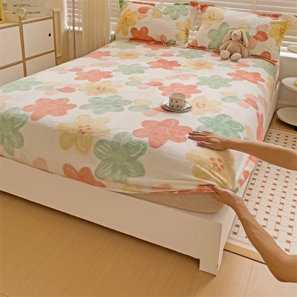 91家纺网 家纺一手货源 找家纺 （总）名兮 2024卡通时尚风高克重牛奶绒床笠