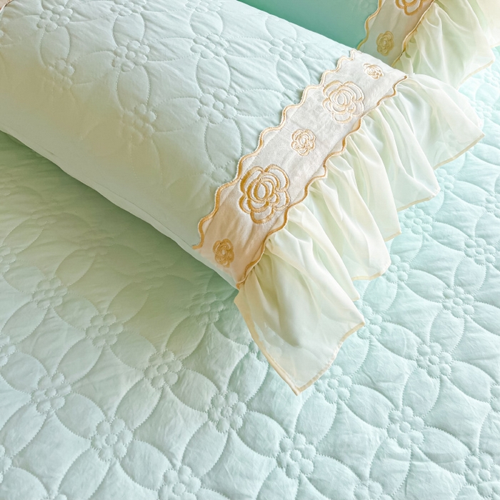 91家纺网 家纺一手货源 找家纺 罗艺轩 2024新款公主风水洗棉夹棉床裙款四件套-花蔓海盐蓝