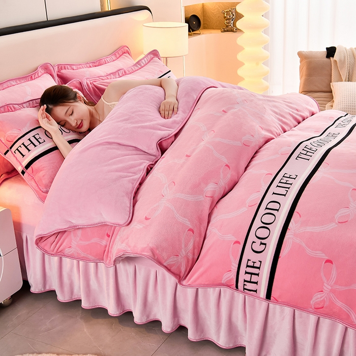 91家纺网 家纺一手货源 找家纺 沐妍家纺 2024新款7斤牛奶法莱绒金貂绒印花四件套 粉黛佳人