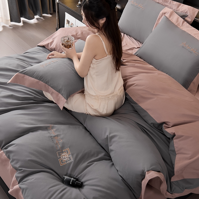 91家纺网 家纺一手货源 找家纺 瑞驰家纺 2024新款长绒棉磨毛四件套-斯特尔 斯特尔-深灰+豆沙