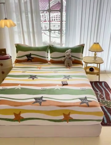 91家纺网 家纺一手货源 找家纺 名兮 2024卡通时尚风高克重牛奶绒床笠 繁星