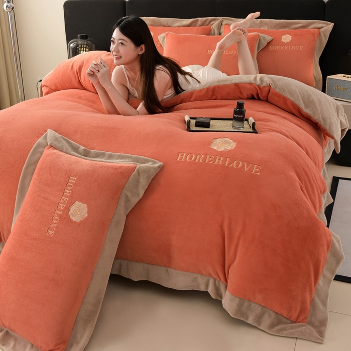 91家纺网 家纺一手货源 找家纺 氧家 2024新款宽边撞色对角牛奶绒绣花四件套--花颜对角 花韵-橘色