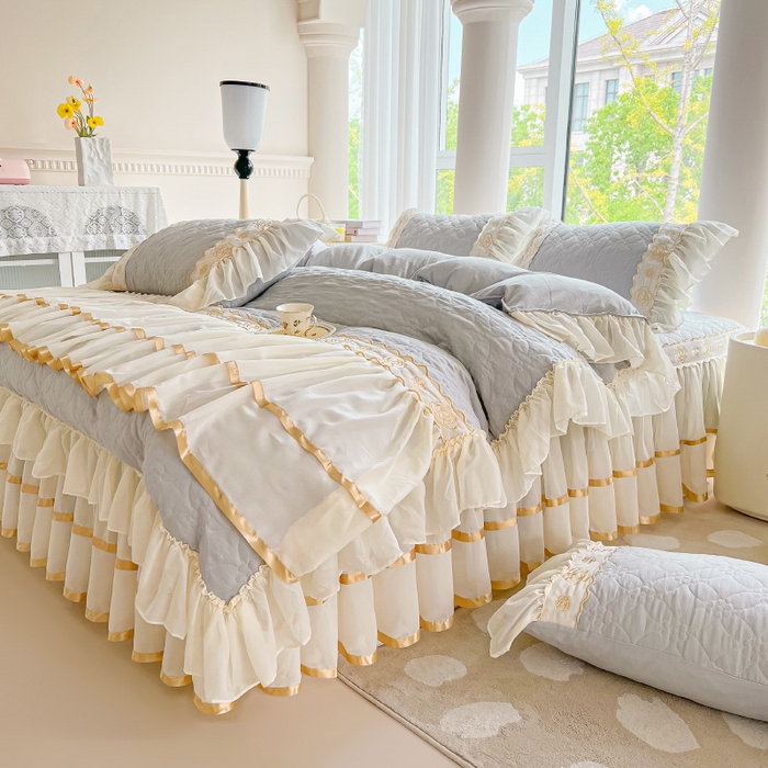 91家纺网 家纺一手货源 找家纺 罗艺轩 2024新款公主风水洗棉夹棉床裙款四件套-花蔓花蔓-迷雾灰