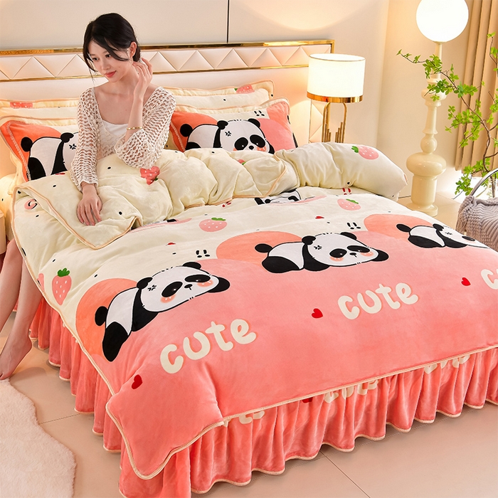 91家纺网 家纺一手货源 找家纺 沐妍家纺 2024新款7斤牛奶法莱绒金貂绒印花四件套 草莓熊