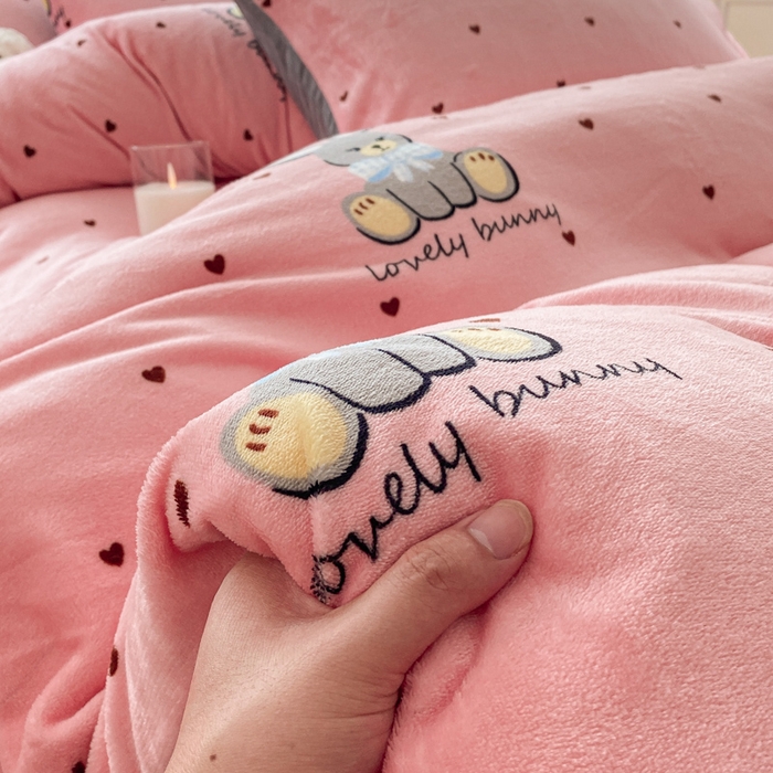 91家纺网 家纺一手货源 找家纺 斯卡诺2025新款直播轻奢爆款小清新牛奶宝宝绒四件套 安妮兔