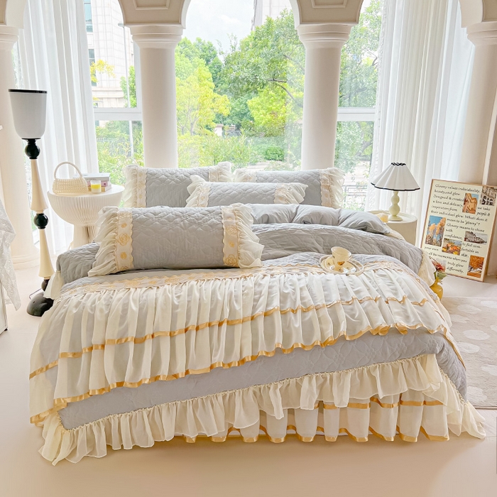 91家纺网 家纺一手货源 找家纺 罗艺轩 2024新款公主风水洗棉夹棉床裙款四件套-花蔓花蔓-迷雾灰