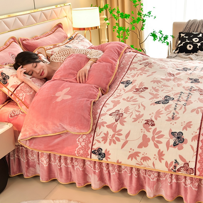 91家纺网 家纺一手货源 找家纺 沐妍家纺 2024新款7斤牛奶法莱绒金貂绒印花四件套 蝶恋