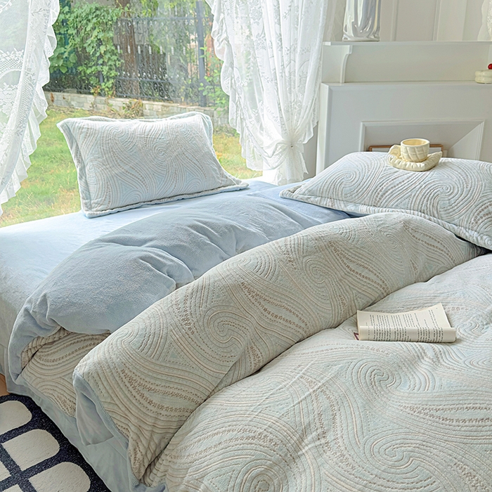 91家纺网 家纺一手货源 找家纺 昊川家纺 2024新款短毛绒牛奶绒立体雕花四件套 极简主义